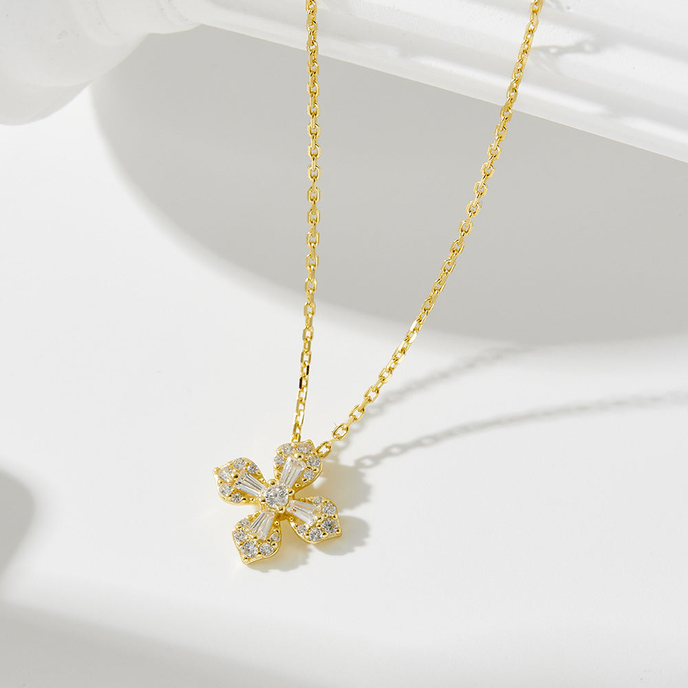 Clover Flower Design Necklace in Sterling Silver