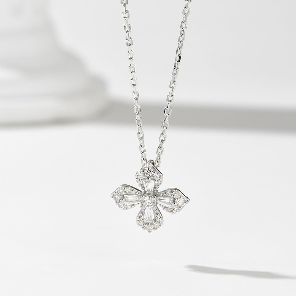 Clover Flower Design Necklace in Sterling Silver