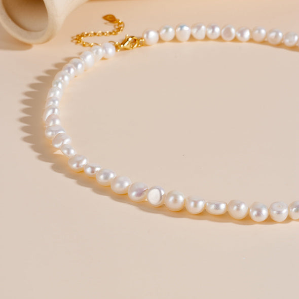 Elegant Pearls Necklace For Mom