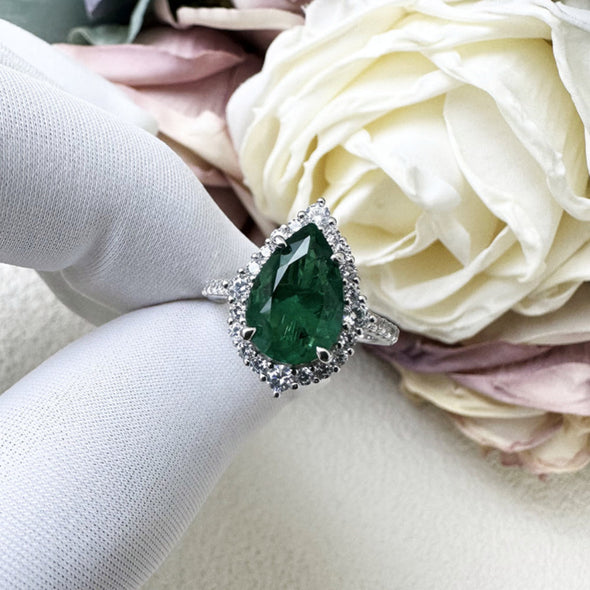 Elegant 2.2ct Emerald Green pear cut Engagement Ring