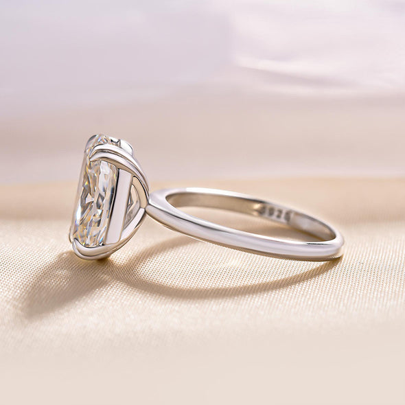 Luxurious Oval Cut Solitaire Engagement Ring In Sterling Silver