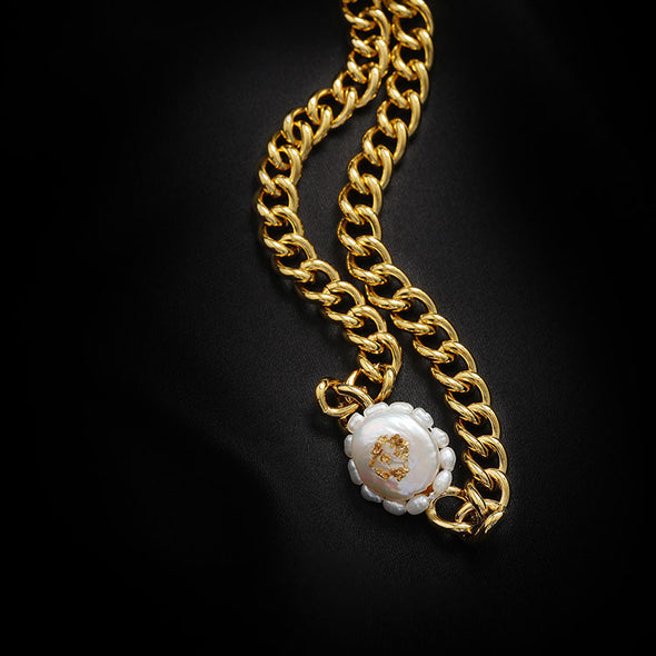 Vintage Pearls Necklace In Golden Tone